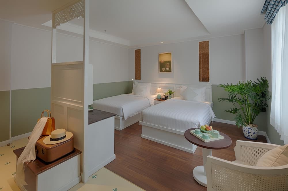 Au Lac Charner Hotel