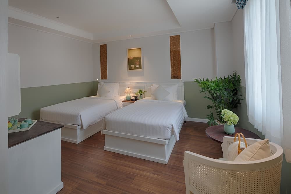 Au Lac Charner Hotel