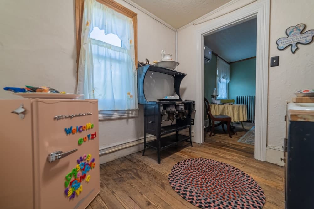 The Maid's Quarters Bed Breakfast & Tearoom