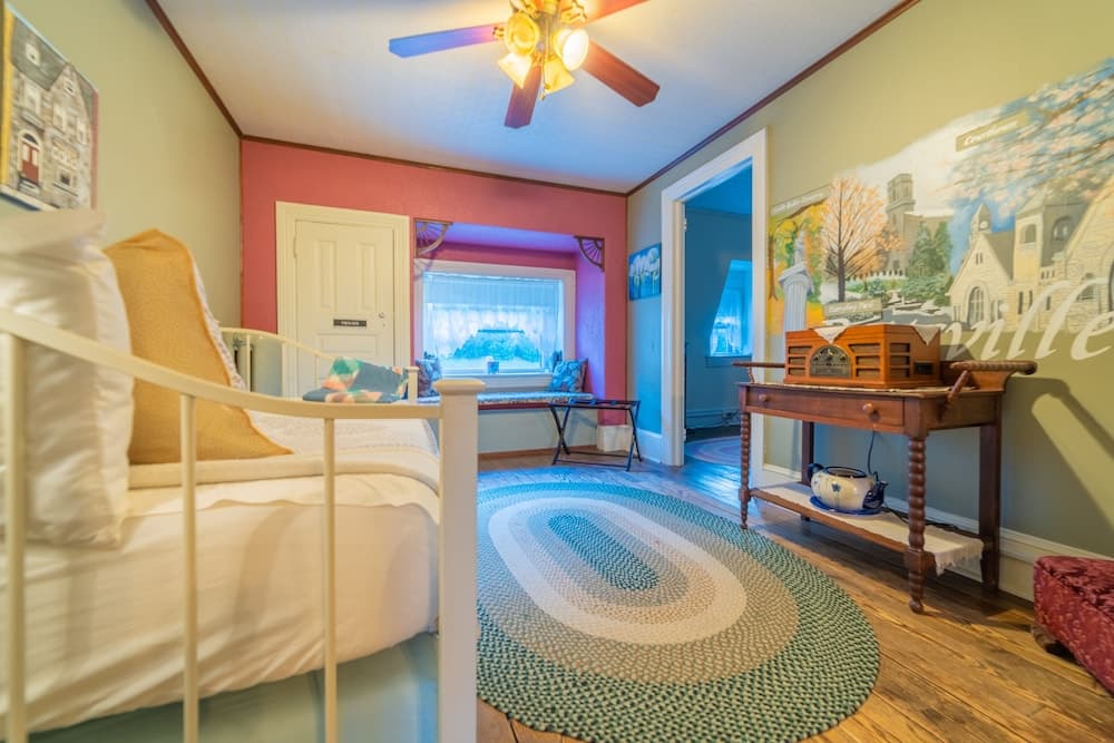 The Maid's Quarters Bed Breakfast & Tearoom