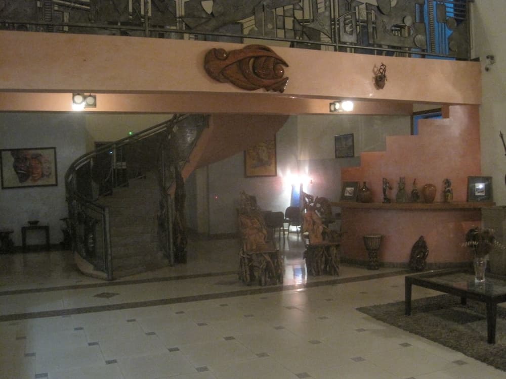 Axari Hotel & Suites