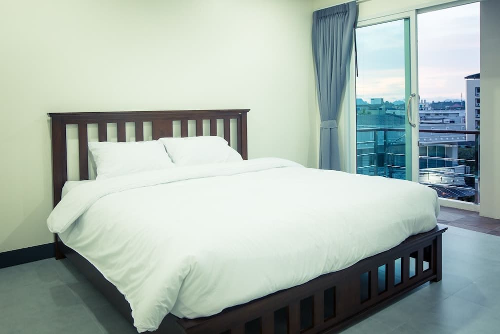 The 9th House - Hostel