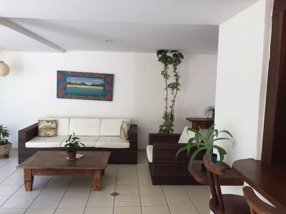 Praia da Ferradurinha Guest House