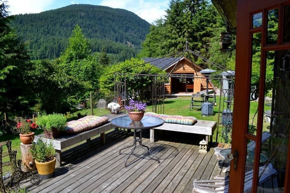 Alderwood Cottage & Suite - Bowen Island