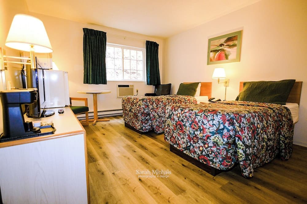 Mountain Host Motor Inn