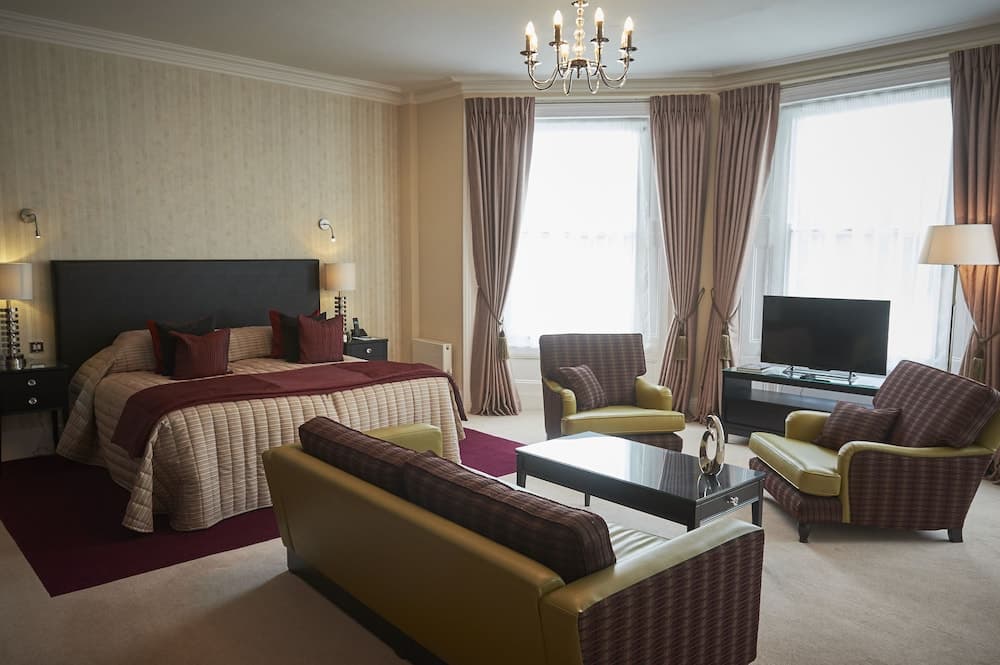 Phyllis Court Members Club