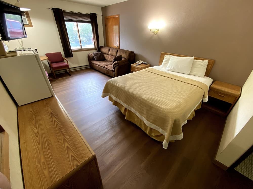 Woodlands Inn & Suites