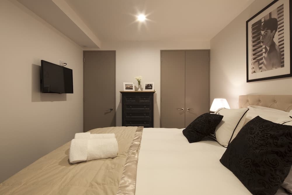 22 Hallenstein Apartments by Staysouth