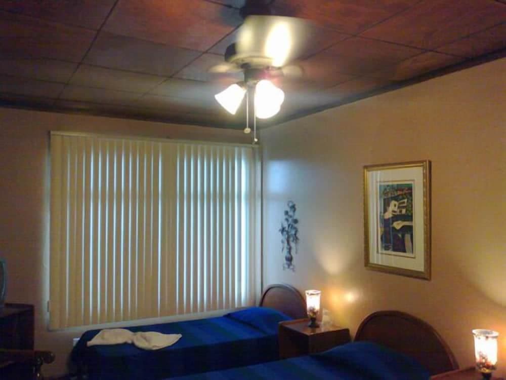 Charly's Place Hotel