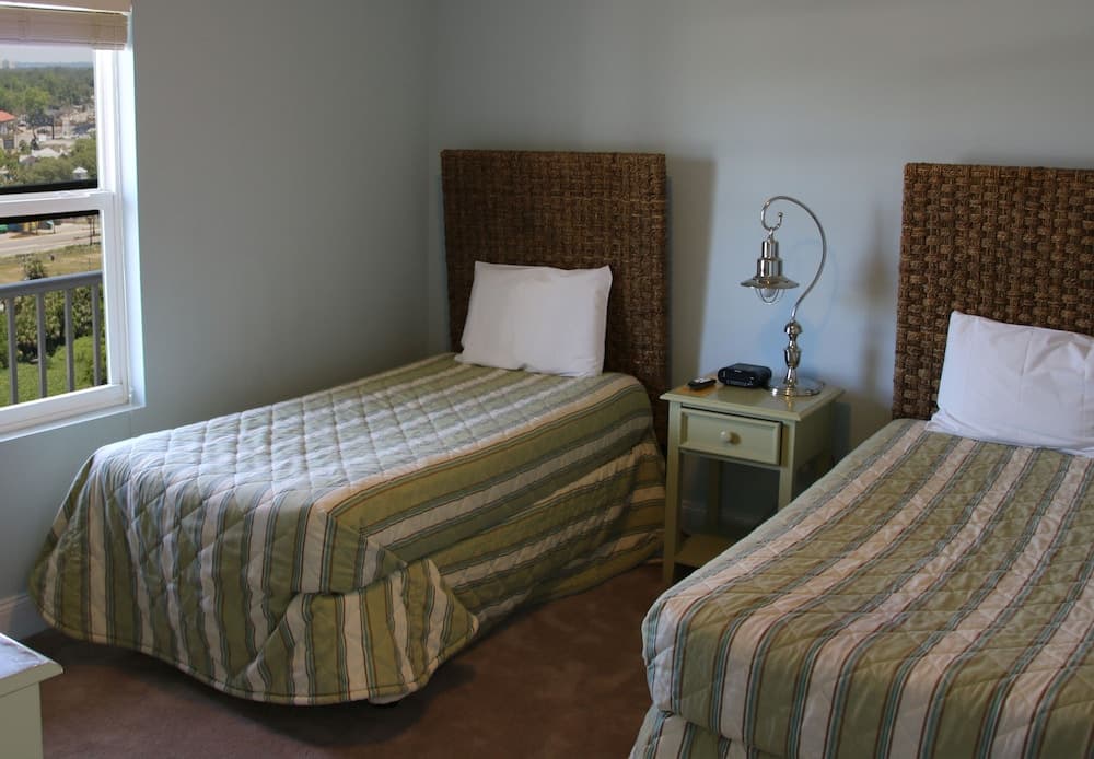 Laketown Wharf by Emerald View Resorts