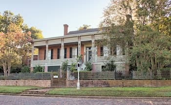 Corners Mansion Inn - A Bed & Breakfast