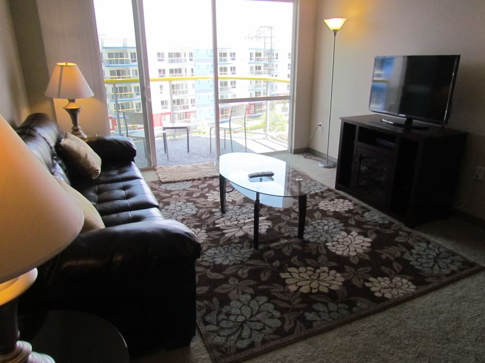 Resort Style Walk to the Beach