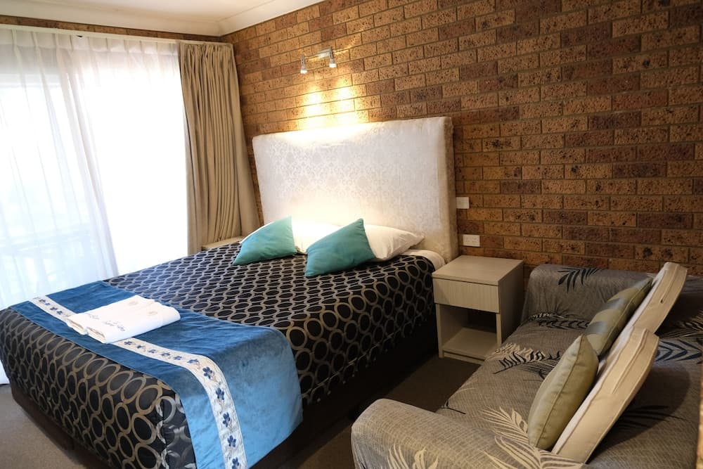 Sapphire Palms Motel