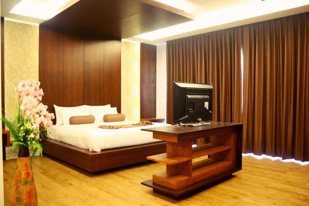 Phi Phi Cliff Beach Resort