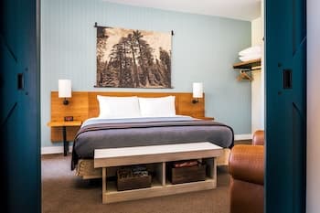 Rush Creek Lodge at Yosemite