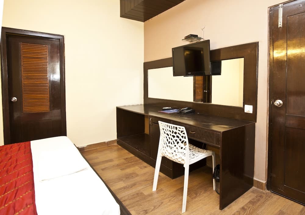 OYO 429 Hotel Kisna Residency