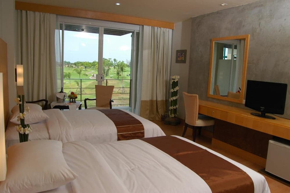 Uniland Golf & Resort