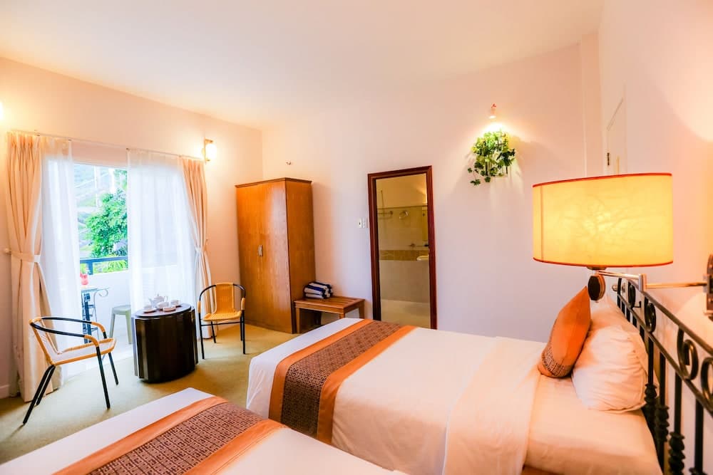 Valley Mountain Hotel