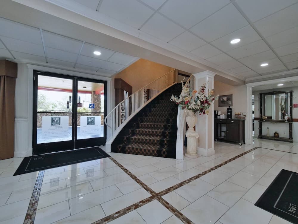 Red Lion Inn & Suites Auburn