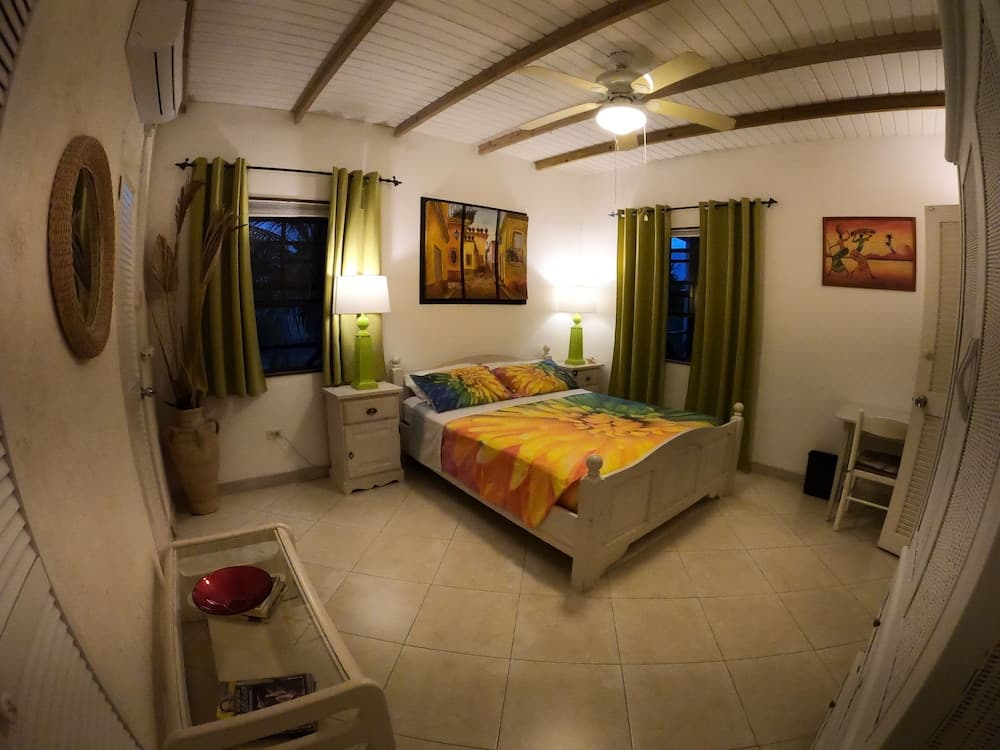 Yellow Bird Apartment