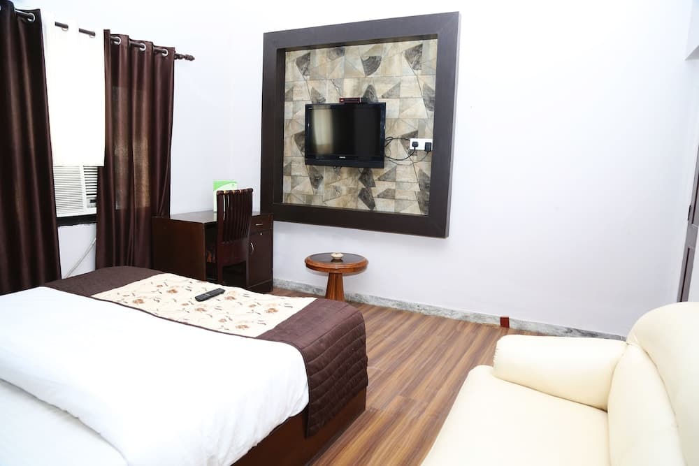 Pacific Inn Suryansh Hotel