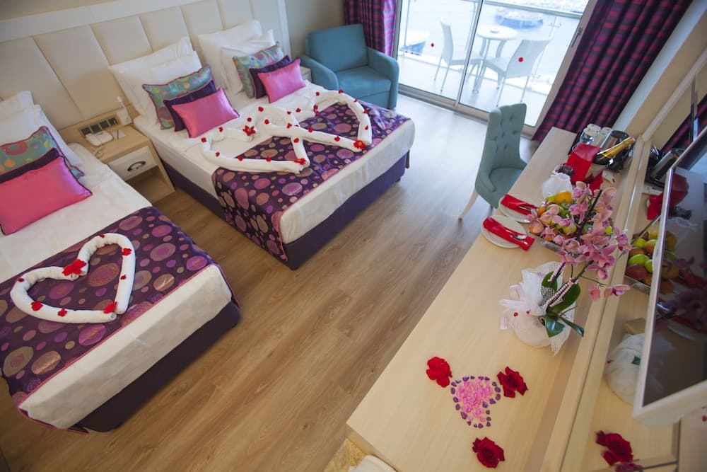 Azura Deluxe Resort & Spa - All Inclusive