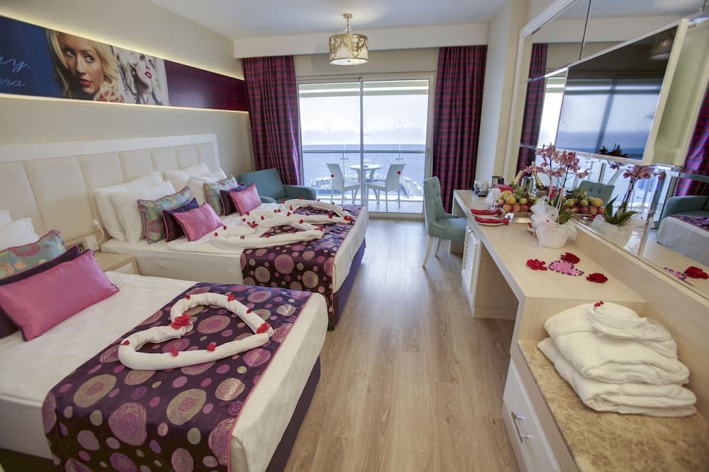 Azura Deluxe Resort & Spa - All Inclusive