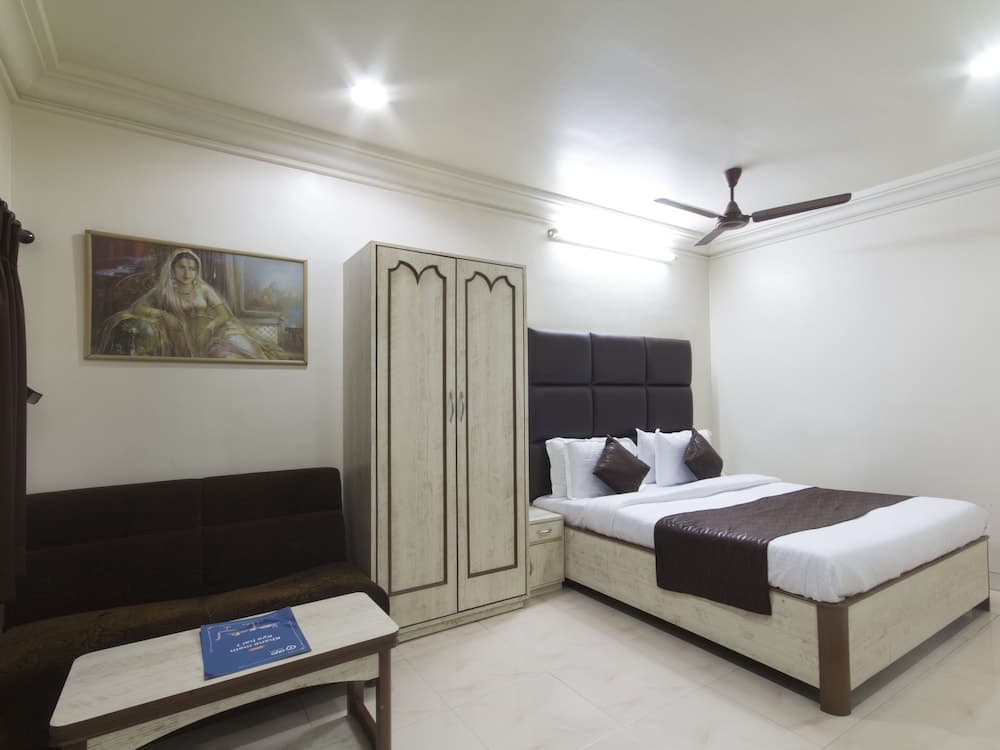 OYO 935 Hotel Palkhee