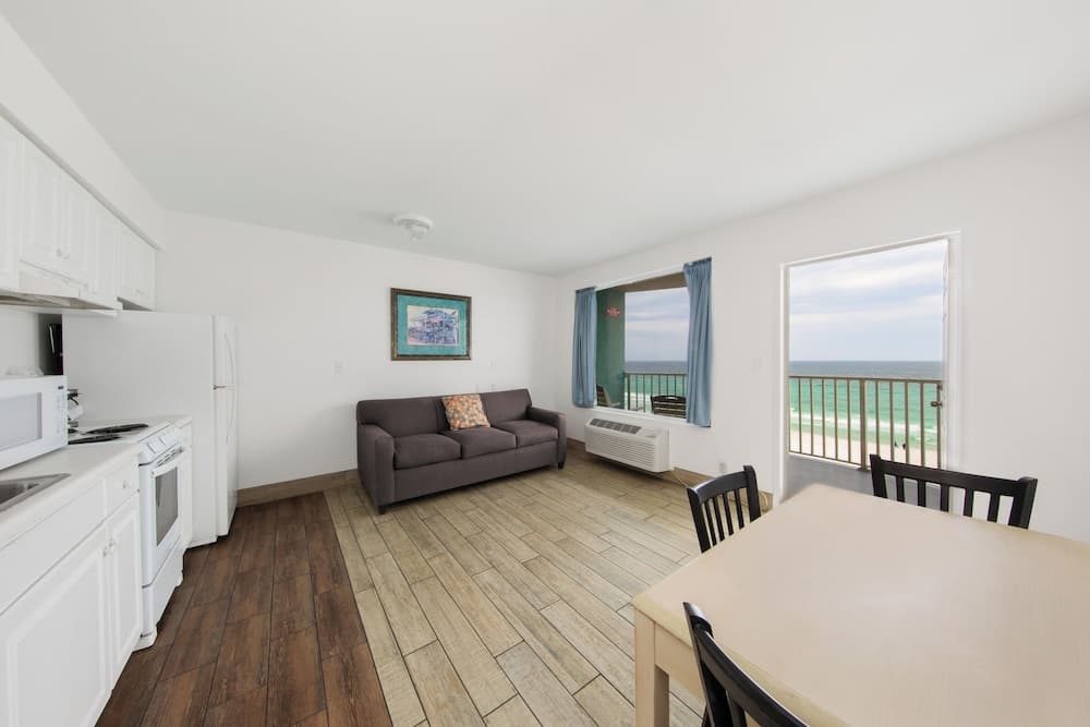 Holiday Terrace Beachfront Hotel, a By The Sea Resort