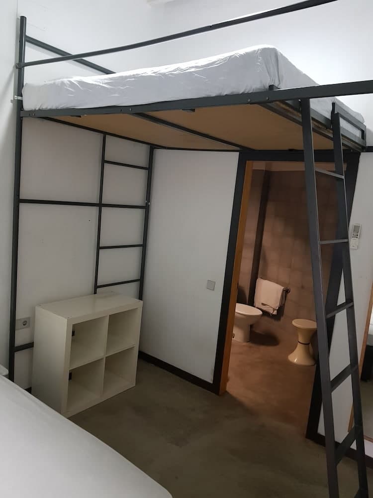 Traveller Box Hostel