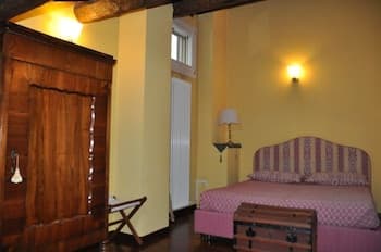 Piazza Nova Guest House