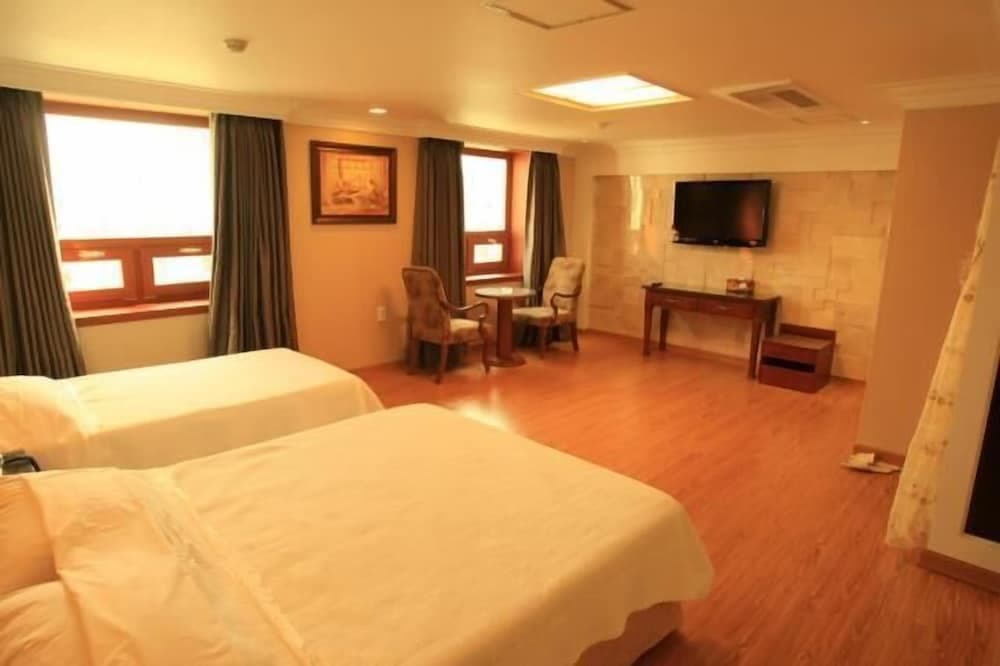 Palace Tourist Hotel