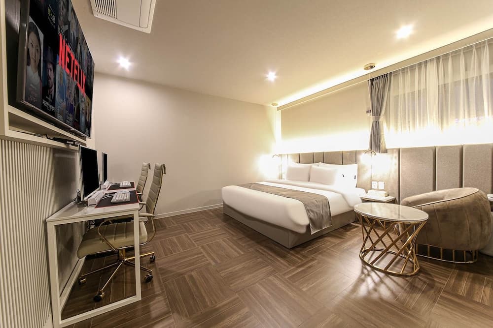 Denbasta Premium Hotel Bumil