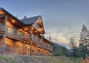 Hearthstone Elegant Lodge by the River