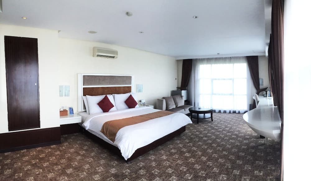 President Executive Club - CHSE Certified