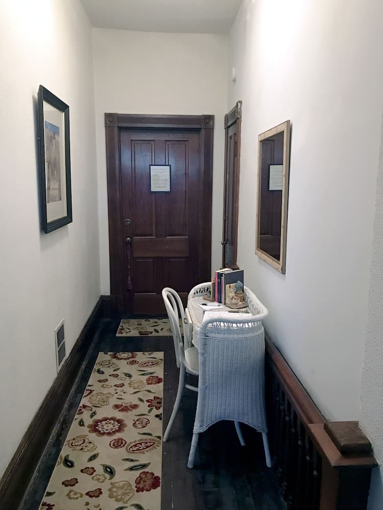 The Simmons-Bond Inn