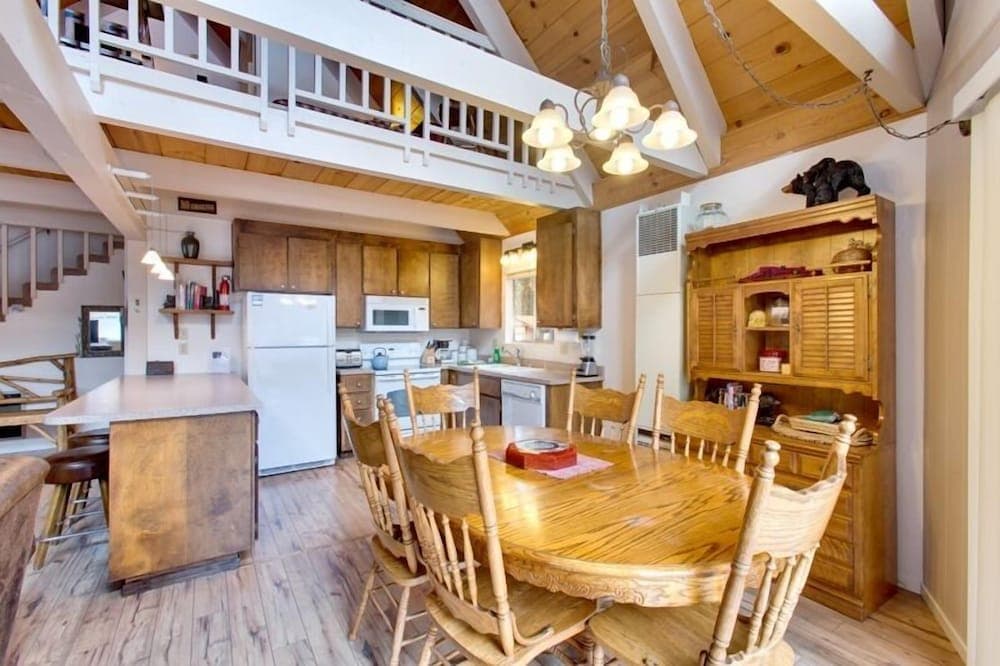 1296 Champlain Drive