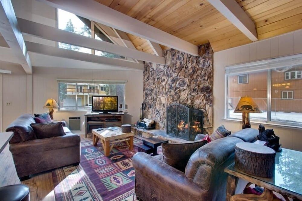 1296 Champlain Drive