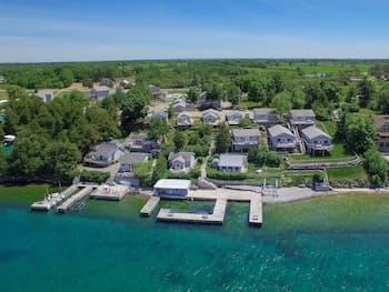 Angel Rock Waterfront Cottages and Vacation Homes