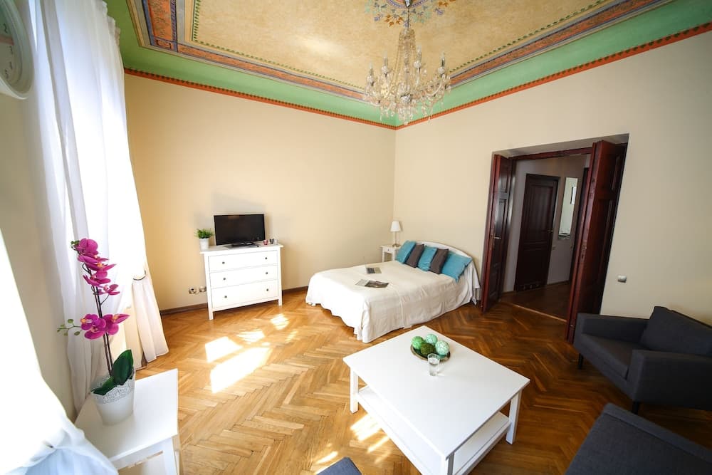 FriendHouse Apartments – Old City