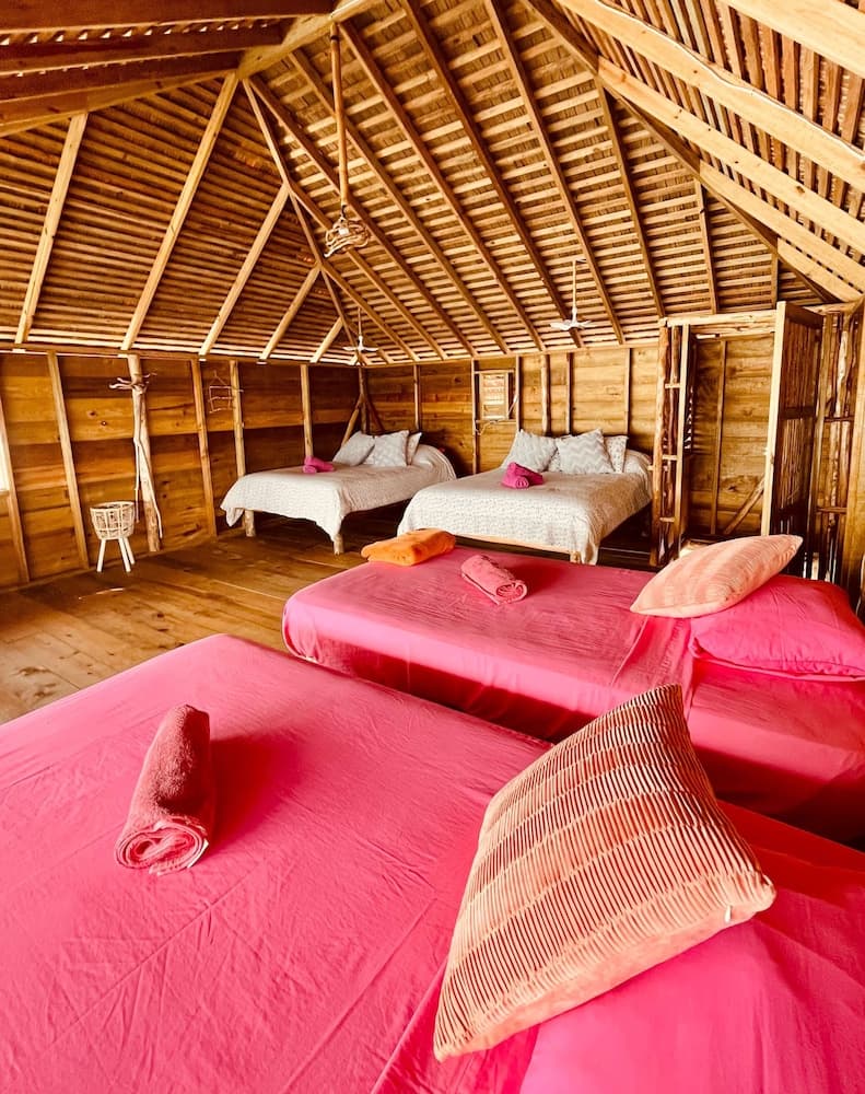 Urraca Monkey Island Eco Resort