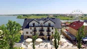 Marina Mielno z widokiem na Jezioro