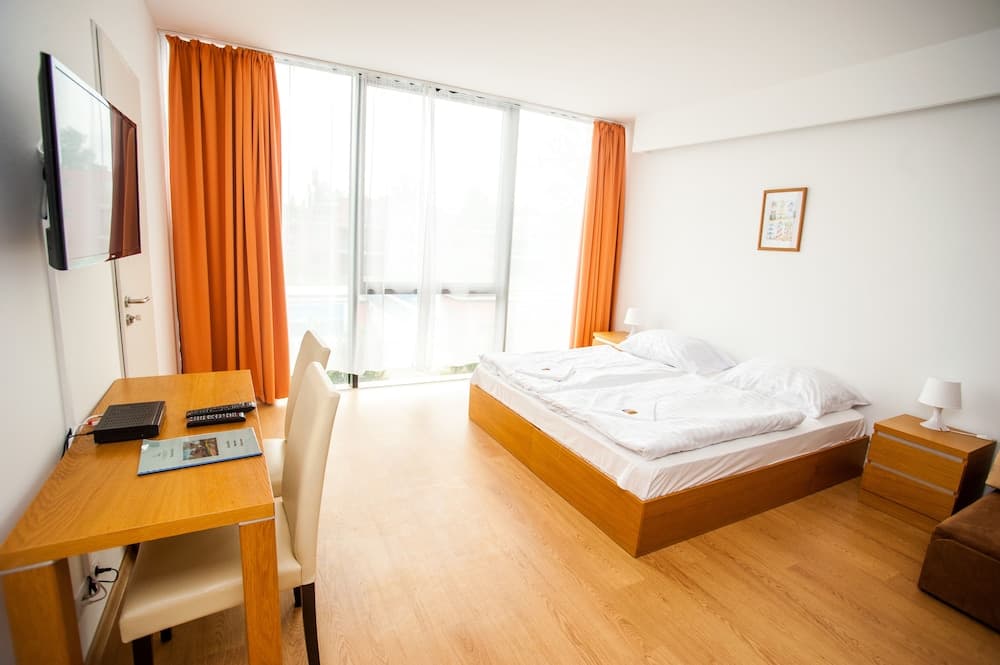 BL YachtClub & Apartments