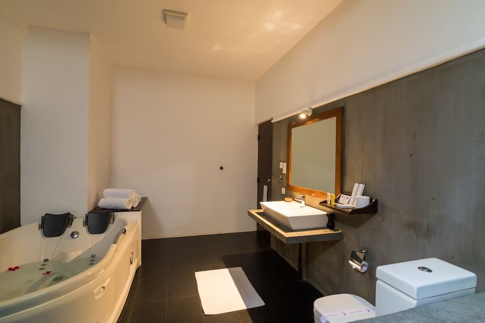 Camellia Resort and Spa