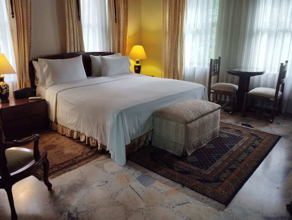 Hotel California Pacho