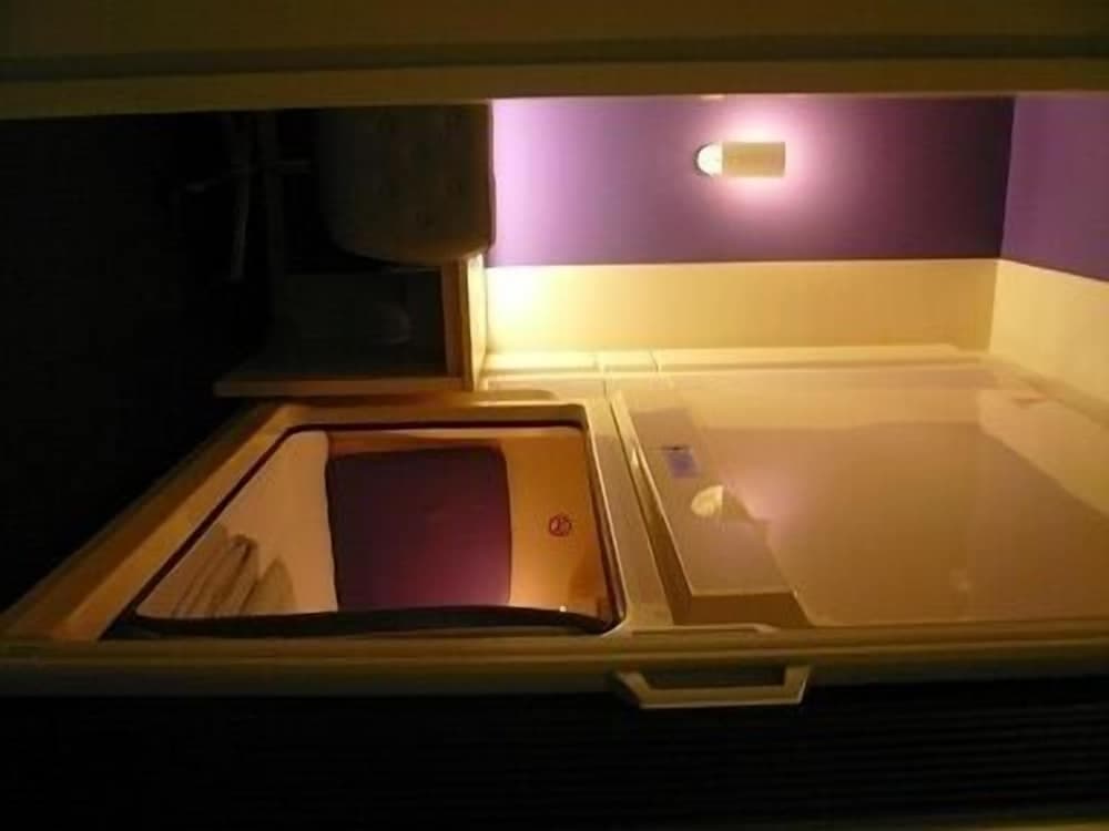 Rex Inn Kawasaki - Caters to Men