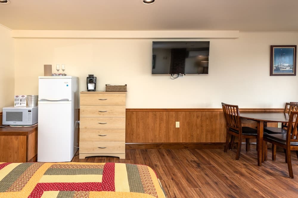 The Dockside Inn & Restaurant