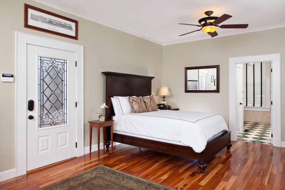 The Guest House Inn on Courthouse Square