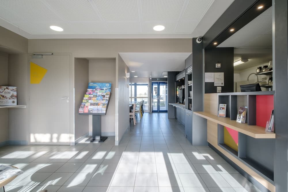 B&B HOTEL Calais Coquelles Tunnel sous la Manche