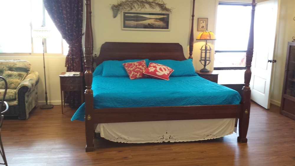 Kona Palace in Captain Cook